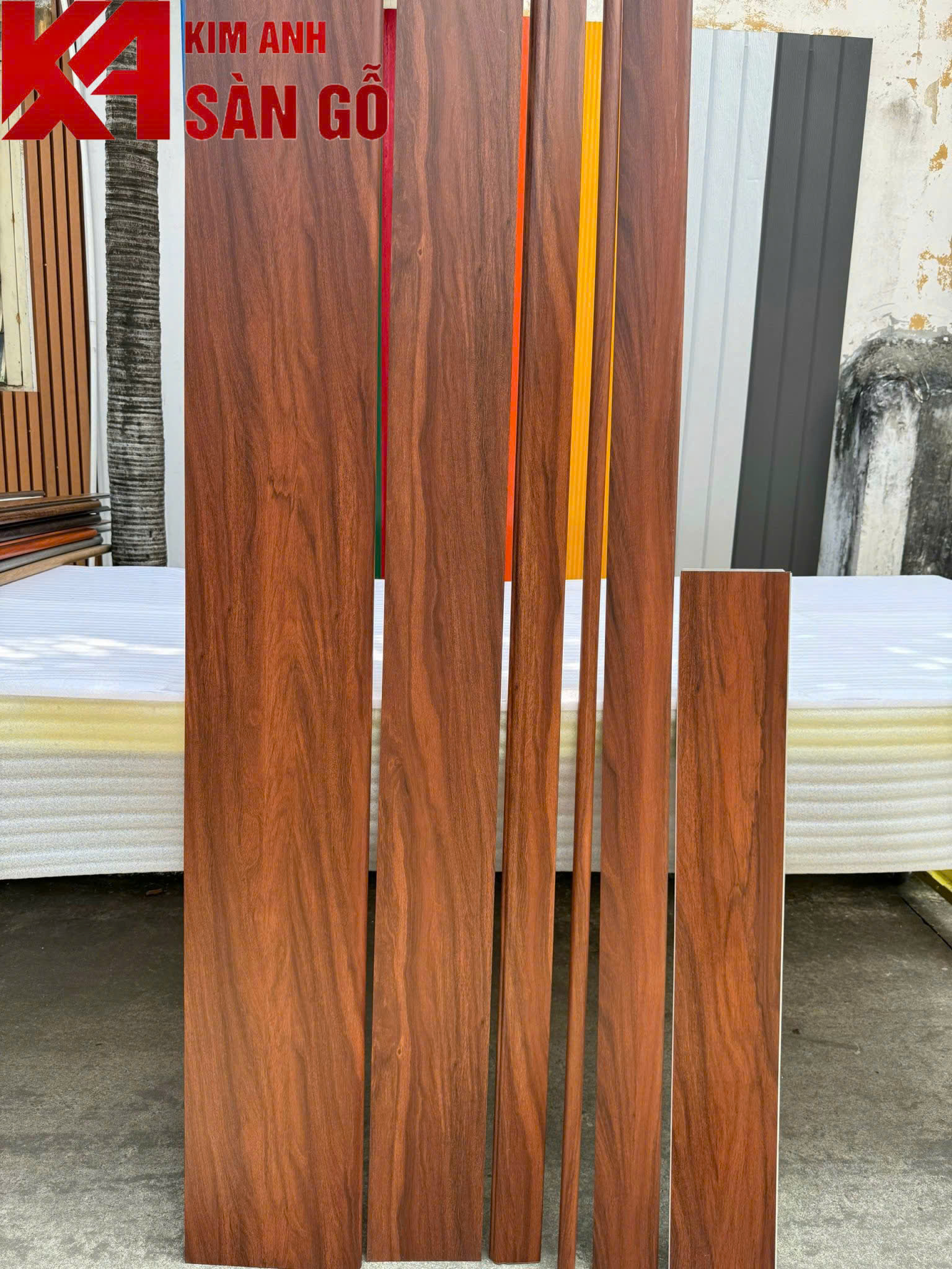 Mặt Đứng Cầu Thang Nhựa Giả Gỗ NCWood 8132